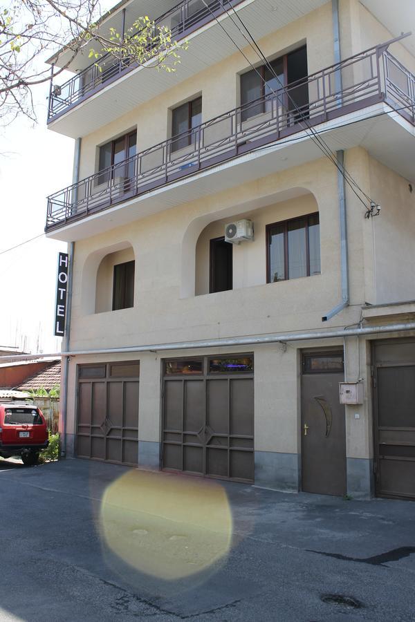 Hotel For You Yerevan Exterior photo